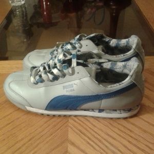 Women's Puma Tennis shoes